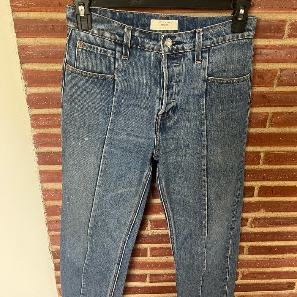 Levi’s high rise cropped straight leg with seaming detail